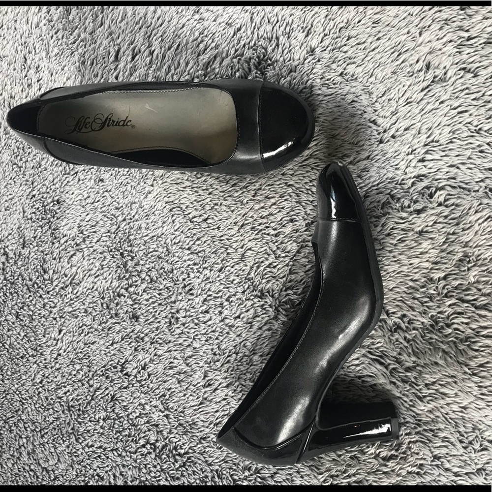 Back Heels Size: 6/7